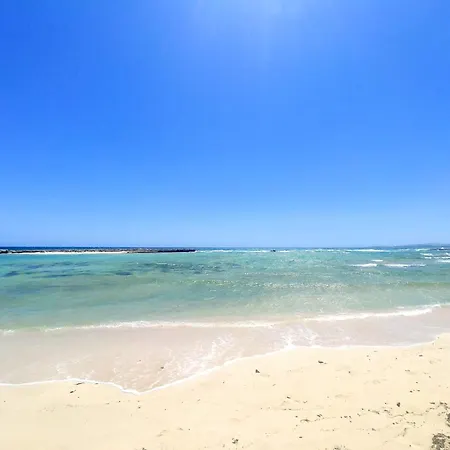 Beach Villa Goldenpalms Вилла